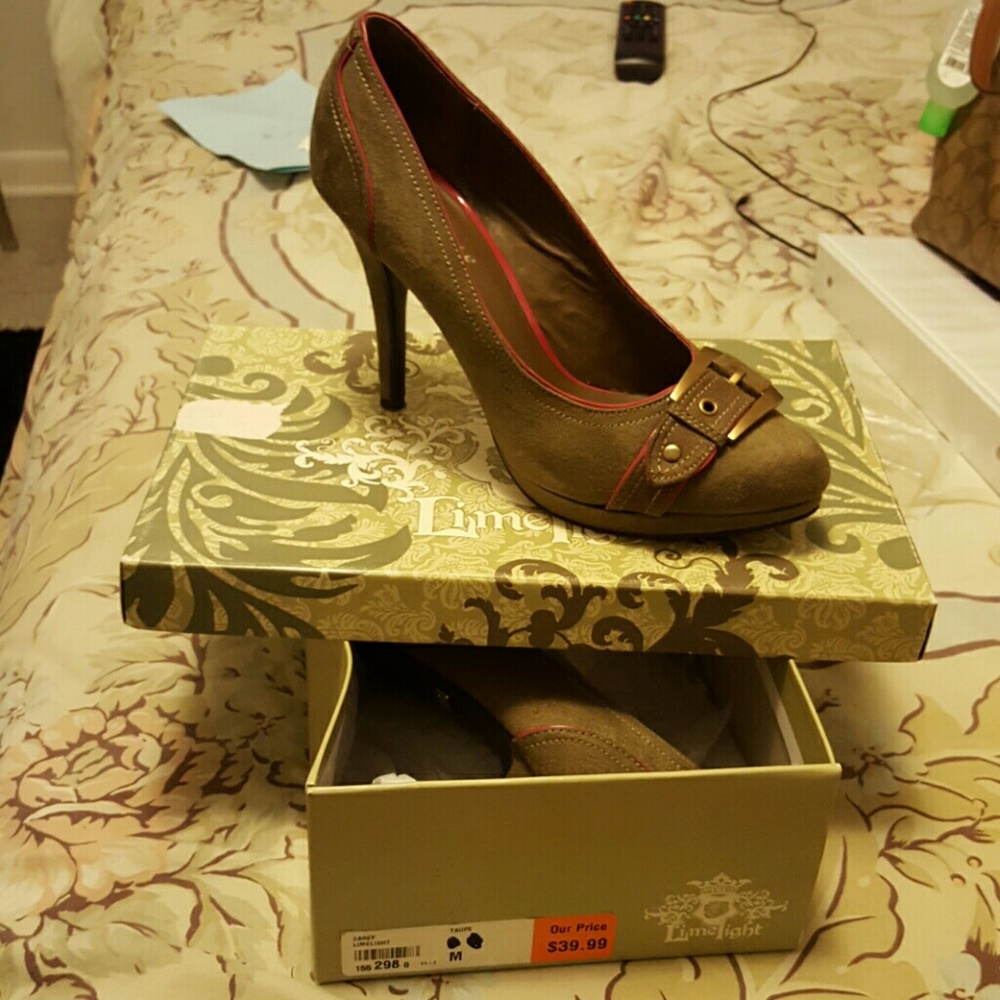 Women brown and pink pumps